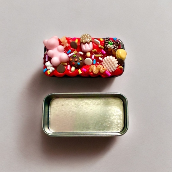 Decoden Mini Tin Box, Red Velvet Sweets Kawaii Junk Case Eyelashes Pill Holder - Picture 5 of 7